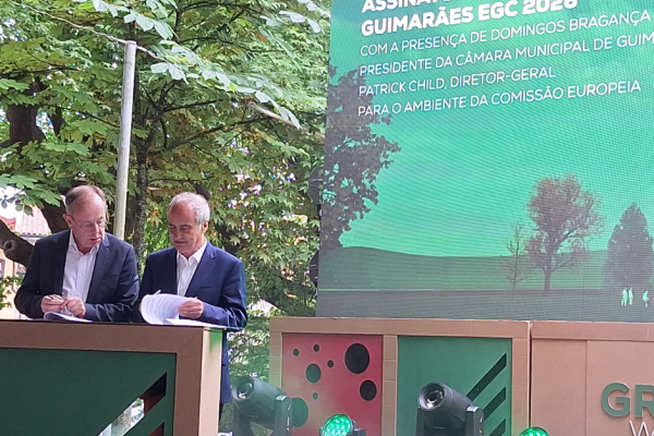 Patrick Child (left) and Domingos Bragança (right) signed the letter of intent confirming Guimarães as the 2026 EU Green Capital on 6 June, 2025.
